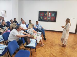 Државна секретарка Весна Недељковић  са директорима крагујевачких основних школа