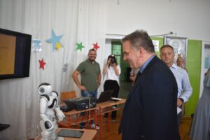 Додела хуманиодних робота ресурсним центрима