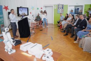 Додела хуманиодних робота ресурсним центрима
